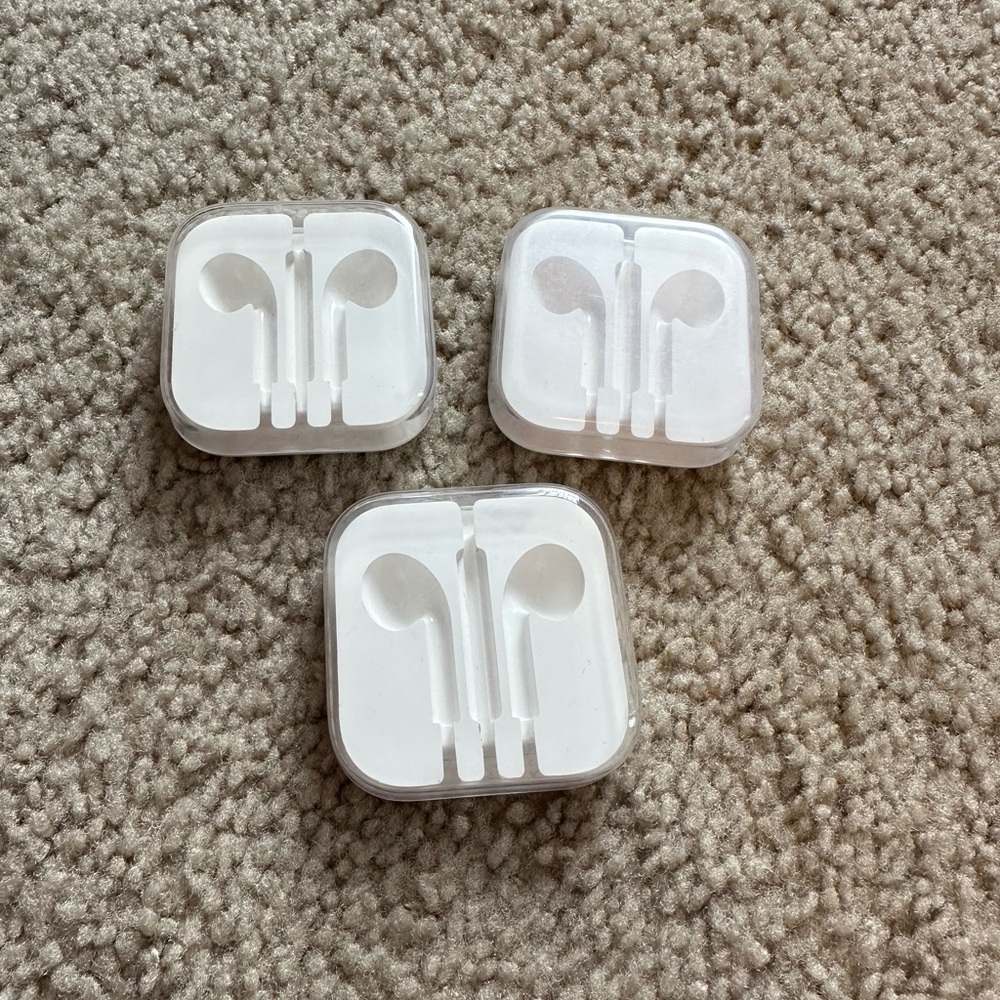 3 Earbud Cases for Apple IPhones